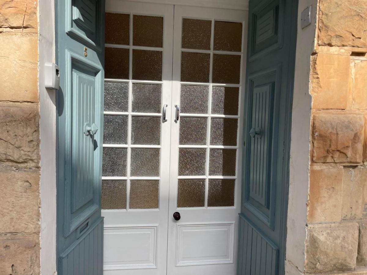 Parisio One Bedroom Maisonette In Слима Екстериор снимка