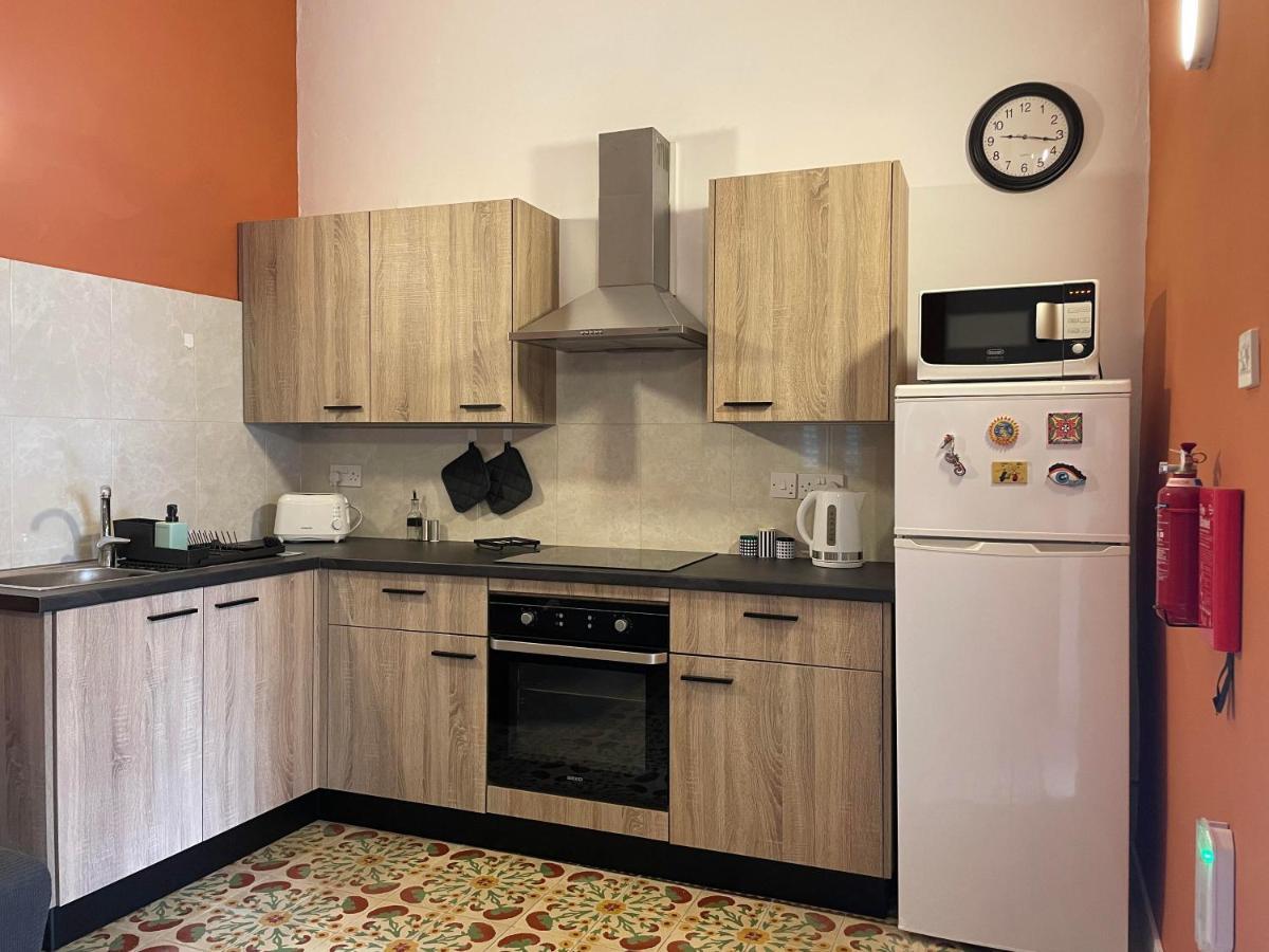 Parisio One Bedroom Maisonette In Слима Екстериор снимка